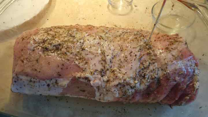 Як запекти свинину в духовці одним шматком